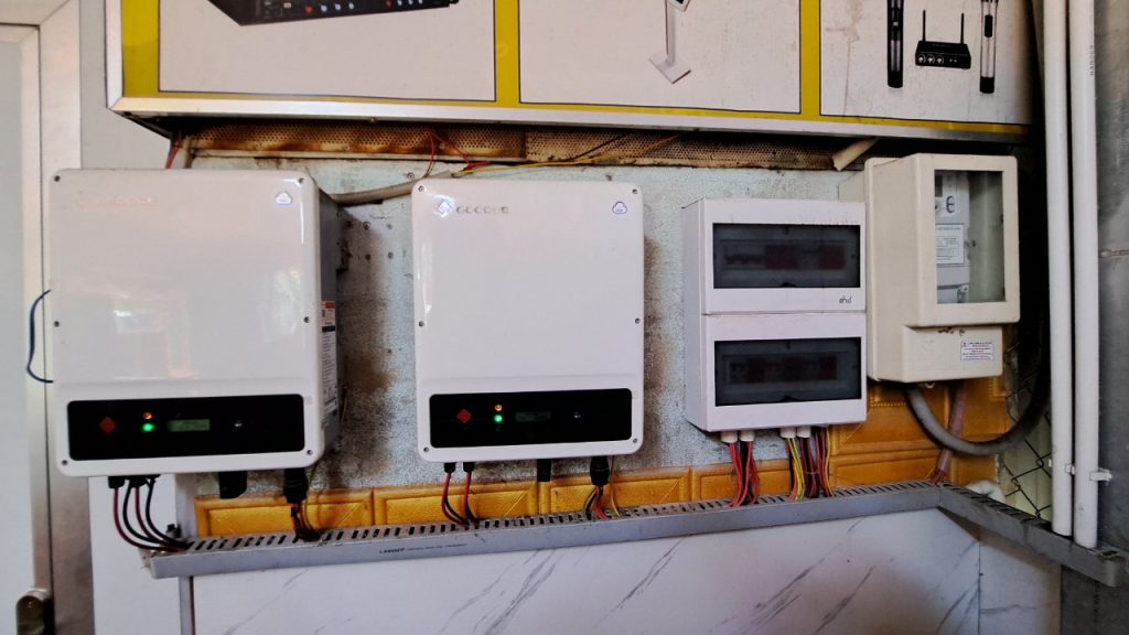 Inverter hòa lưới lắp trong tủ điện
