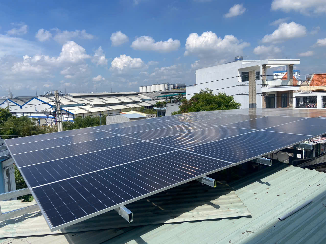 Giá Pin Năng Lượng Mặt Trời 2026: Vì Sao Tăng Trở Lại?