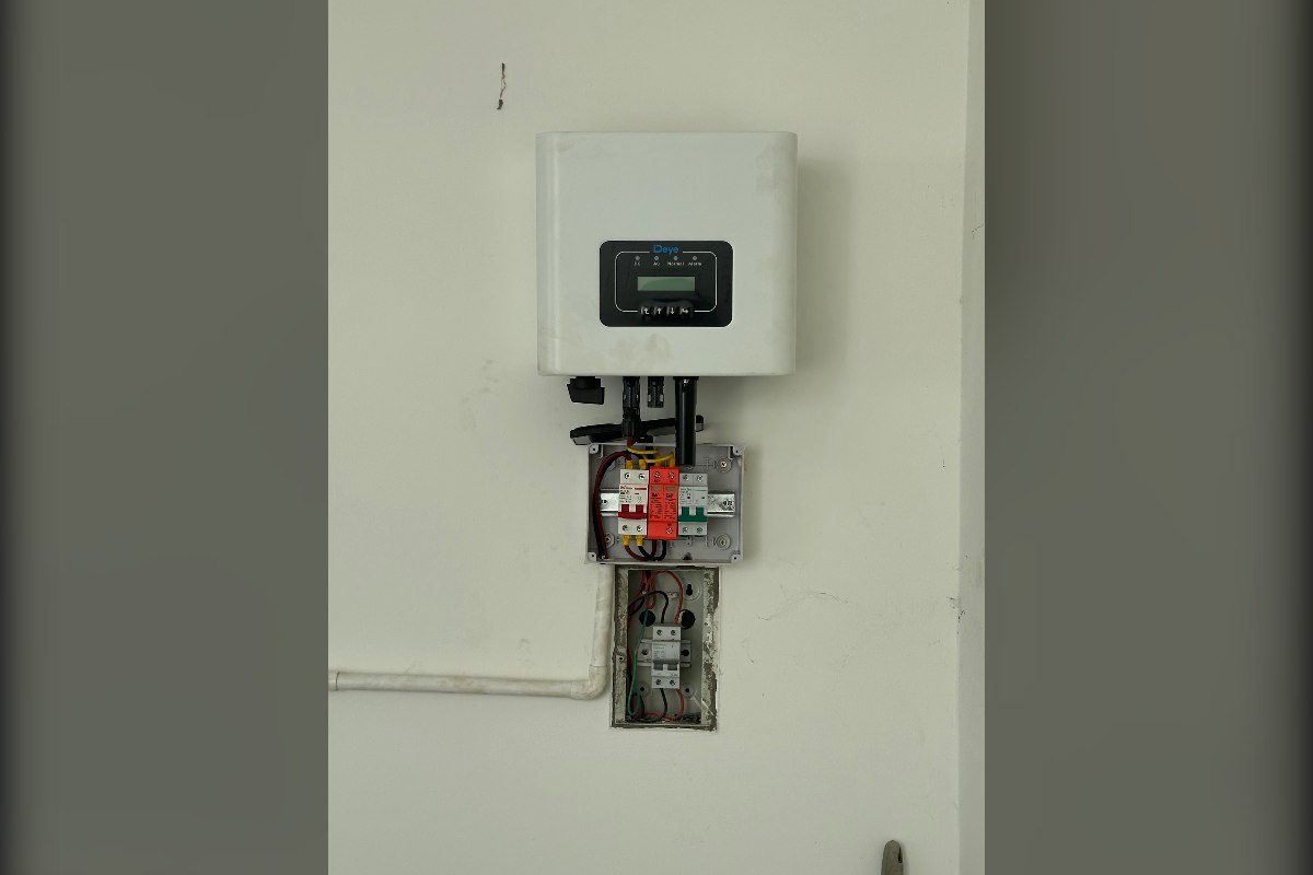 Inverter và tủ điện đo đếm do Quyết Thắng Solar lắp đặt