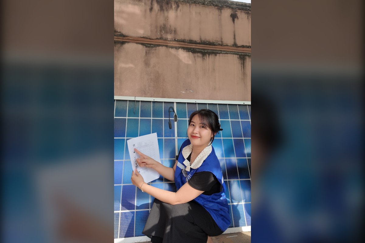 Chuyên viên Quyết Thắng Solar tư vấn khảo sát điện mặt trời